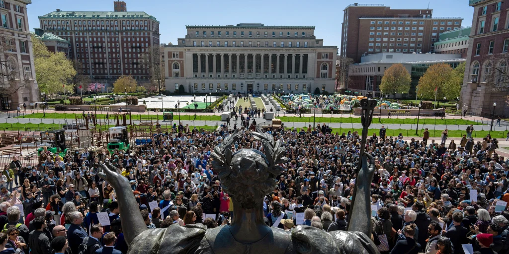 The statue’s like, 'Y'all are the reason I don’t drink.'