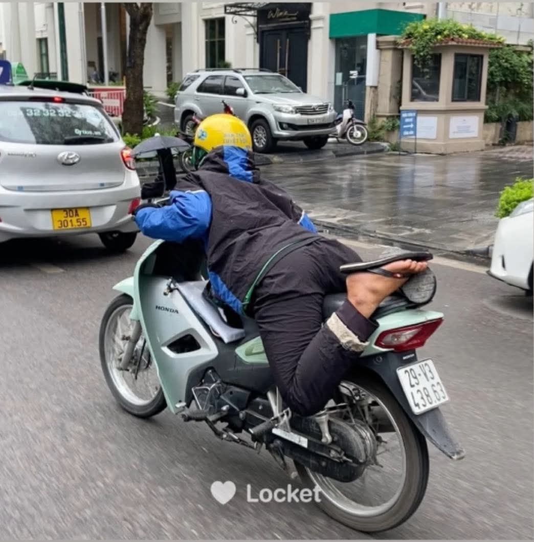 bro’s yapping to cars with that yellow helmet energy